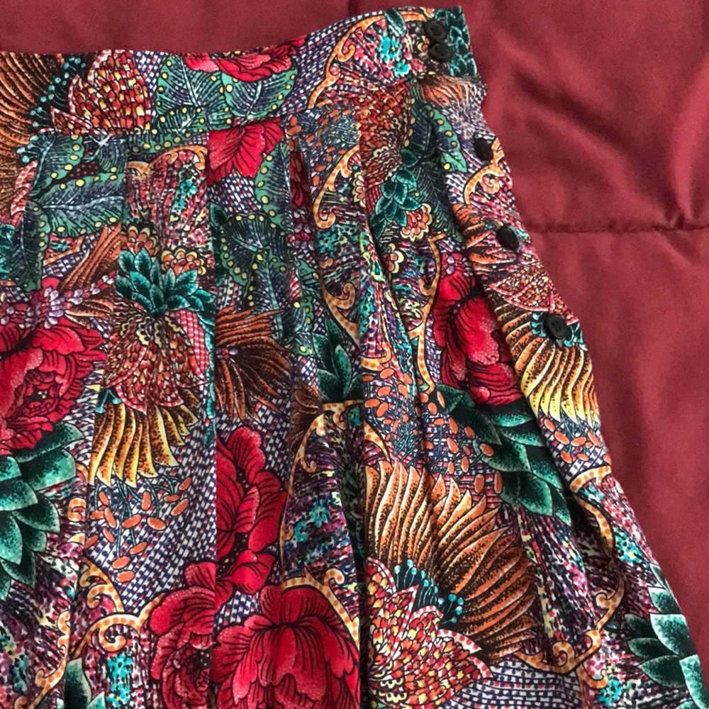 Sz 6 Vibrant Colored Skirt 31” long, side button